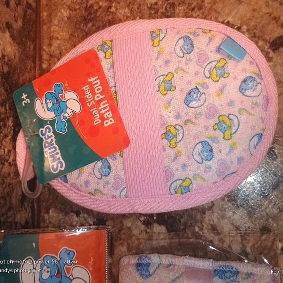 Smurfs Exfoliating Body Sponge and Towel Set And Body Poof - Picture 3 of 4